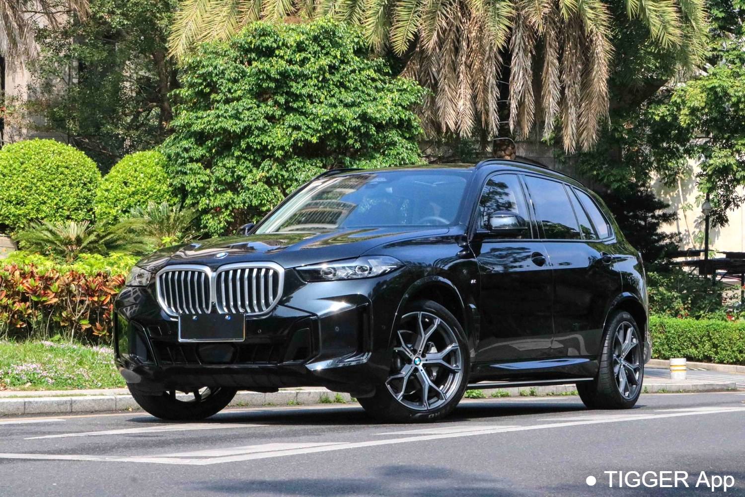 BMW 2023 X5 XDrive 30Li Exclusive M Sports Night Package