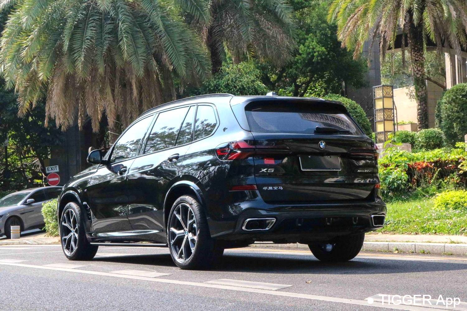 BMW 2023 X5 XDrive 30Li Exclusive M Sports Night Package