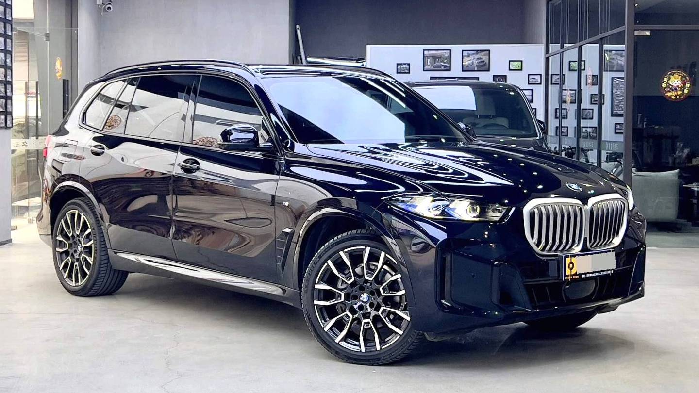 BMW 2023 X5 XDrive 40Li M Sports Night Package