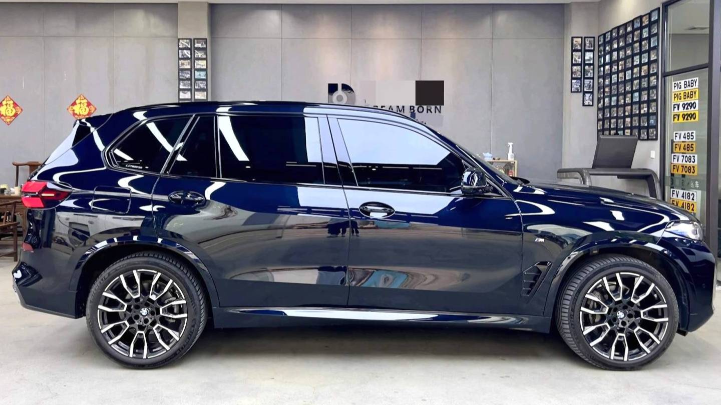BMW 2023 X5 XDrive 40Li M Sports Night Package