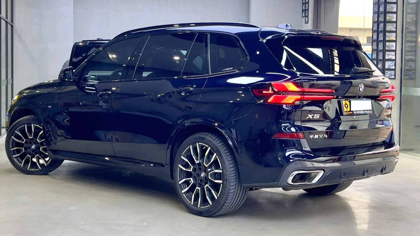 BMW 2023 X5 XDrive 40Li M Sports Night Package