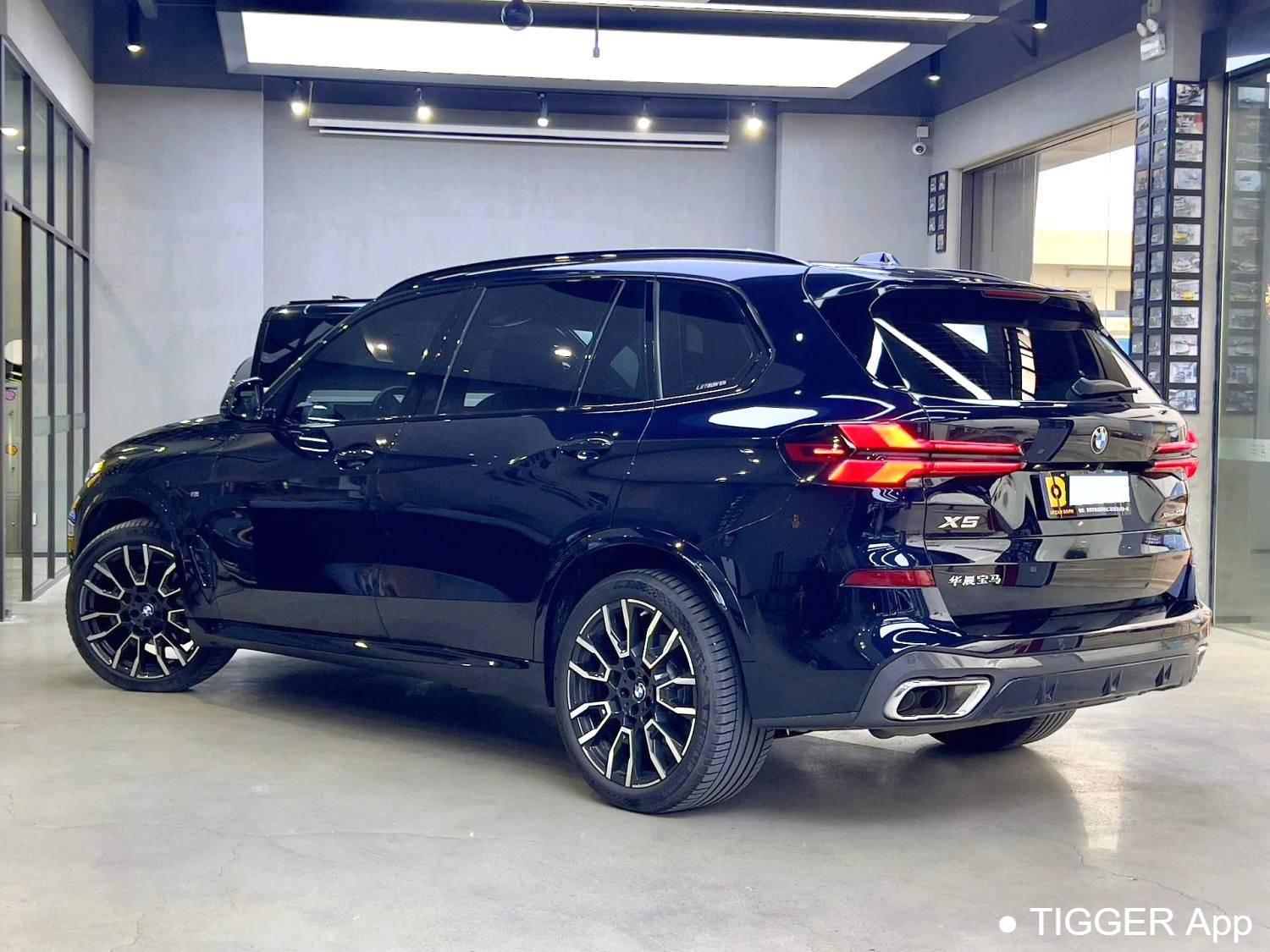 BMW 2023 X5 XDrive 40Li M Sports Night Package