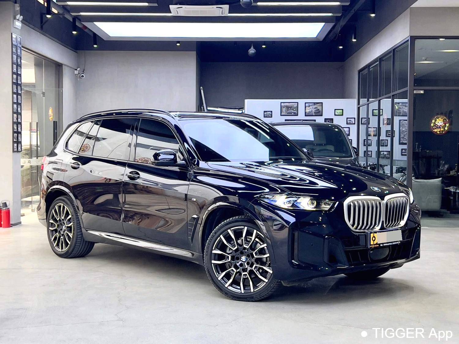 BMW 2023 X5 XDrive 40Li M Sports Night Package