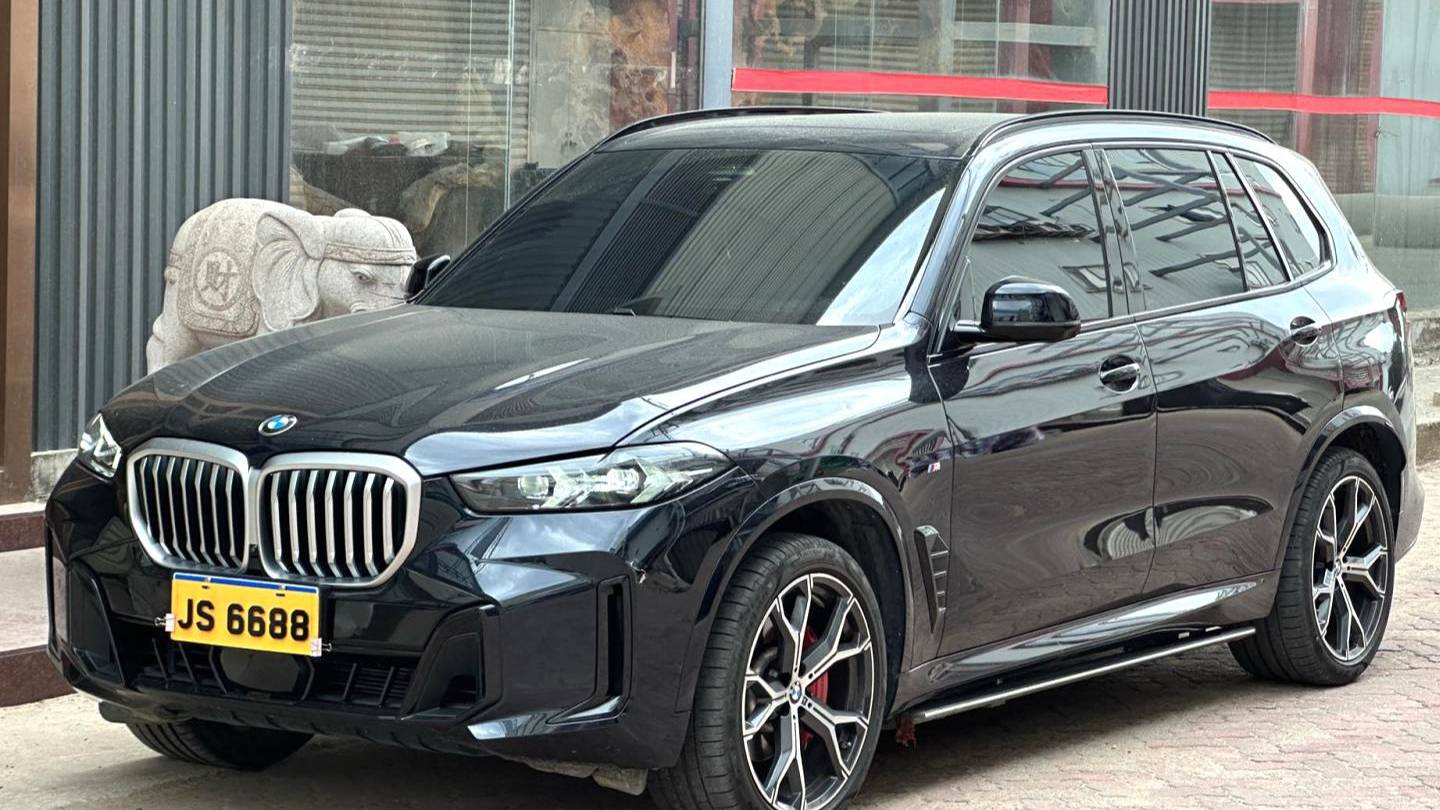 BMW 2023 X5 XDrive 30Li Exclusive M Sports Night Package