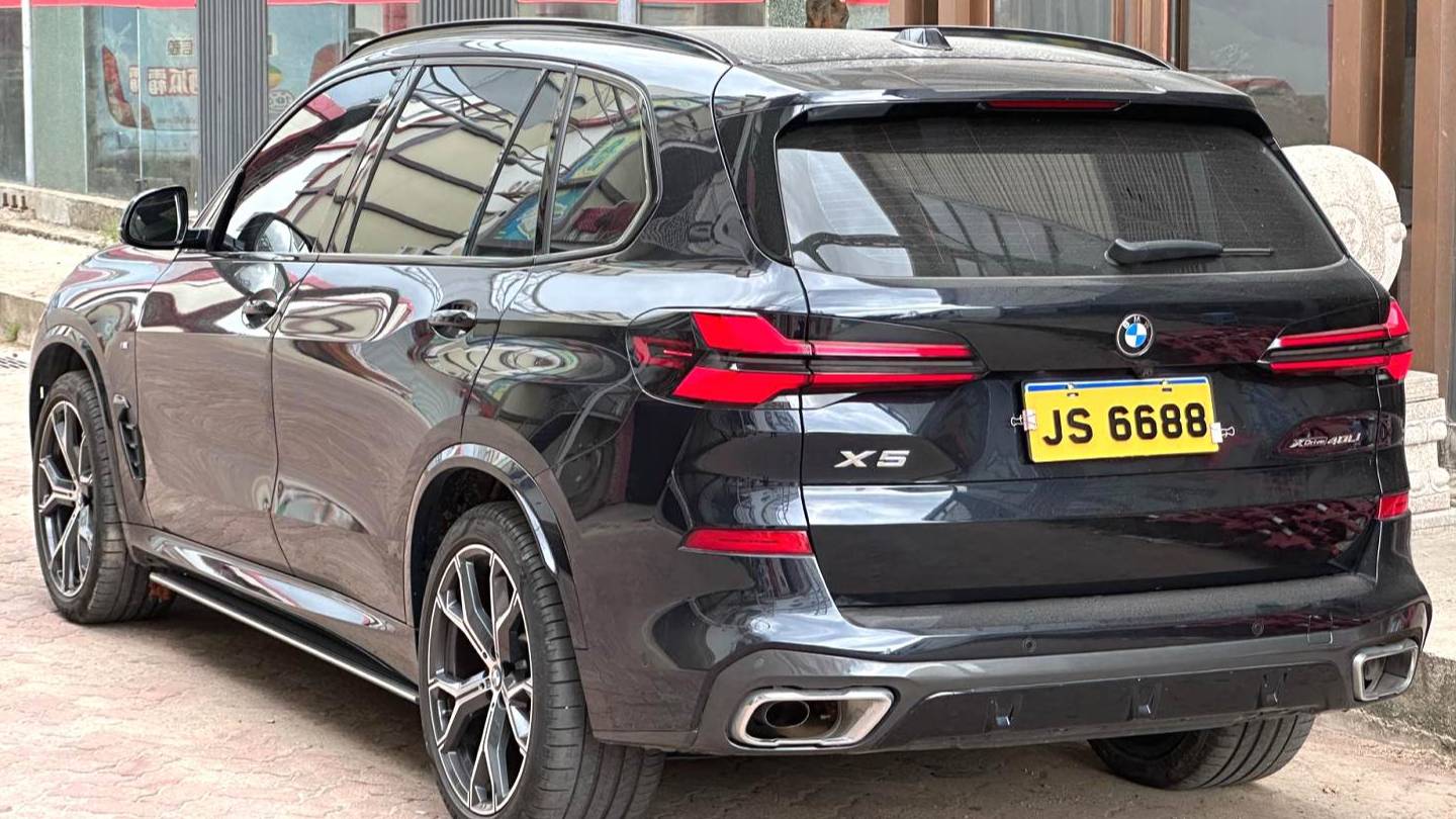 BMW 2023 X5 XDrive 30Li Exclusive M Sports Night Package