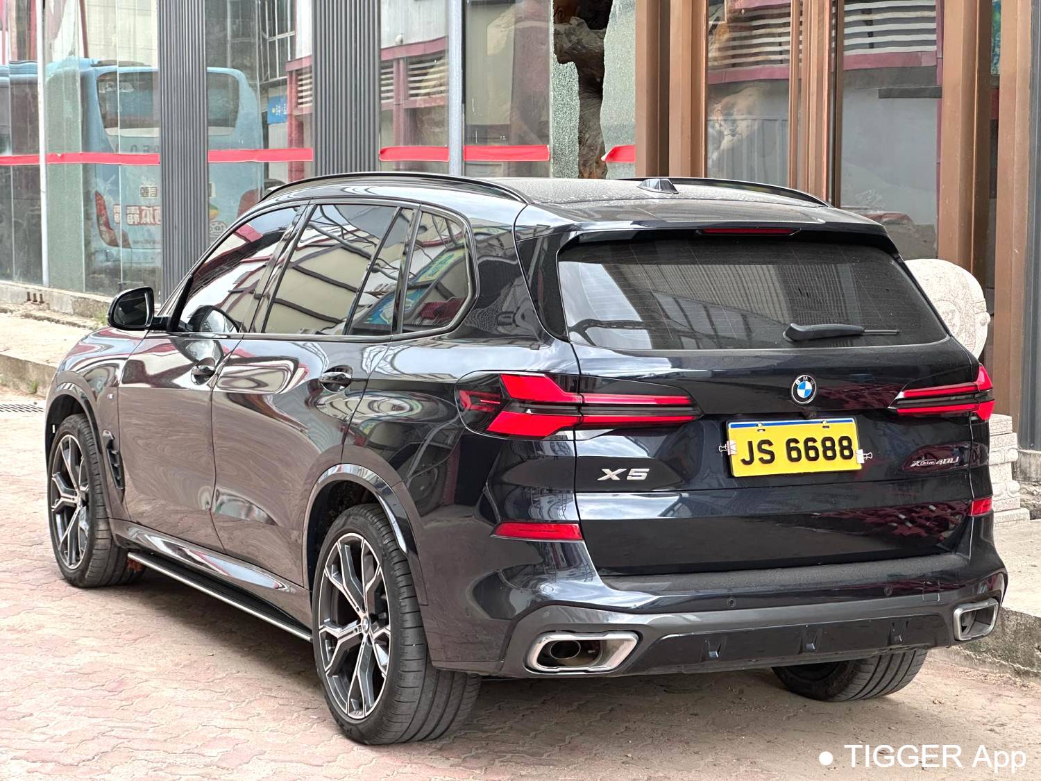 BMW 2023 X5 XDrive 30Li Exclusive M Sports Night Package