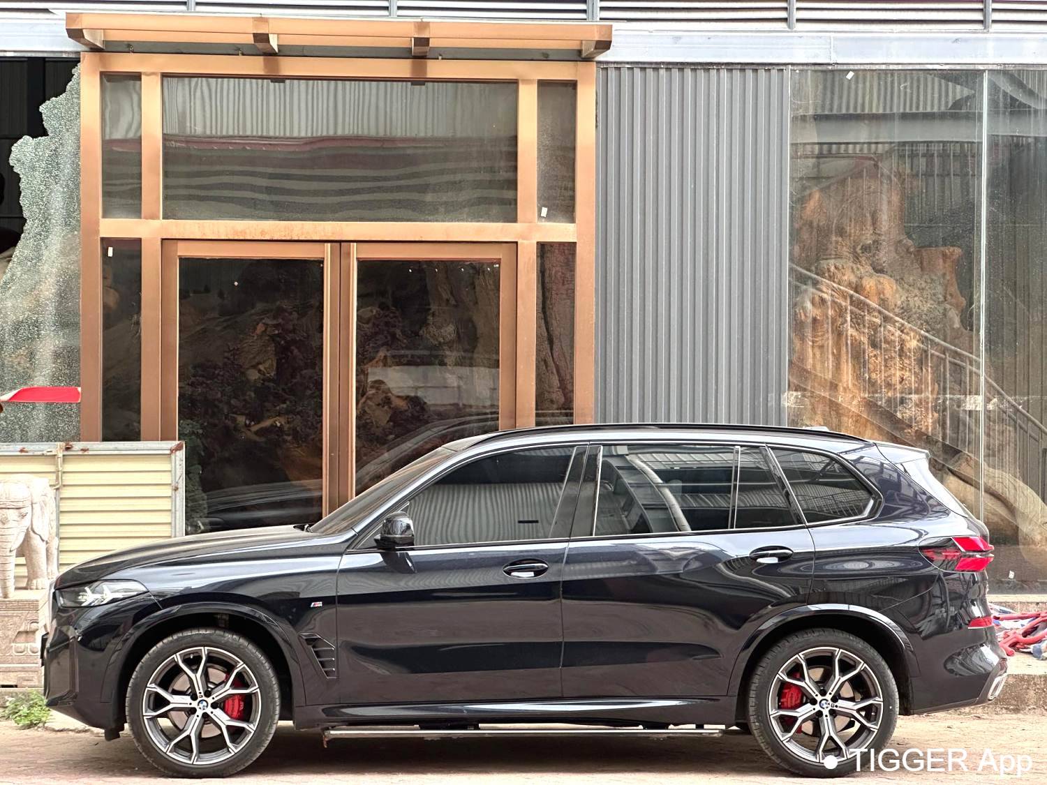 BMW 2023 X5 XDrive 30Li Exclusive M Sports Night Package