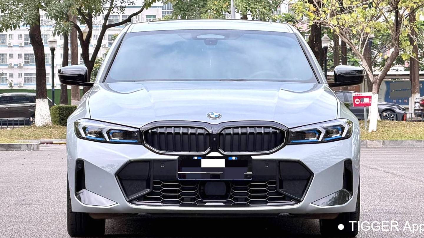 BMW 2025 3 Series 330Li Exclusive M Sports Night Set