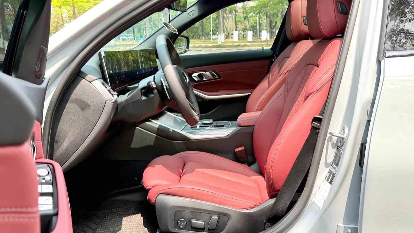 BMW 2025 3 Series 330Li Exclusive M Sports Night Set