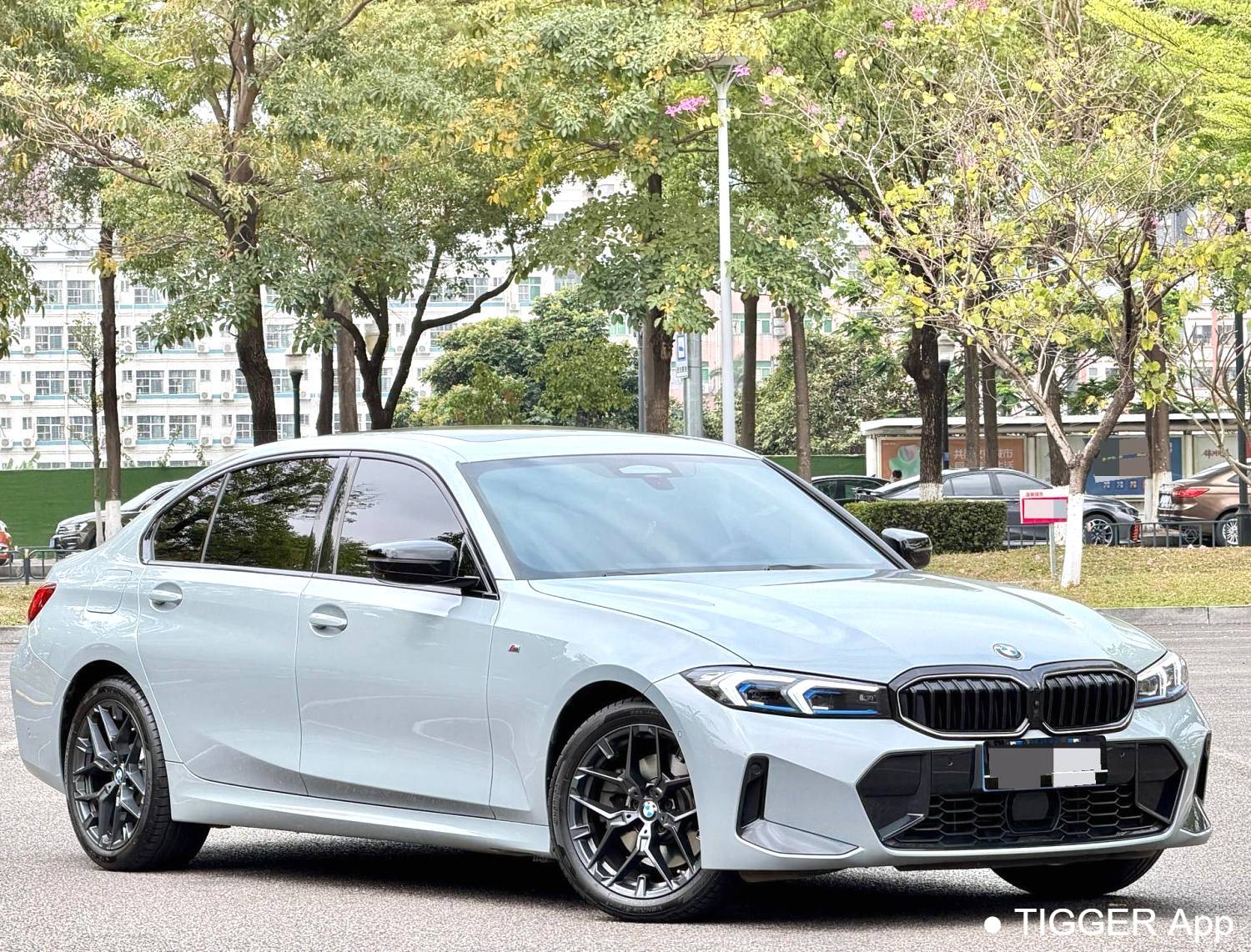 BMW 2025 3 Series 330Li Exclusive M Sports Night Set