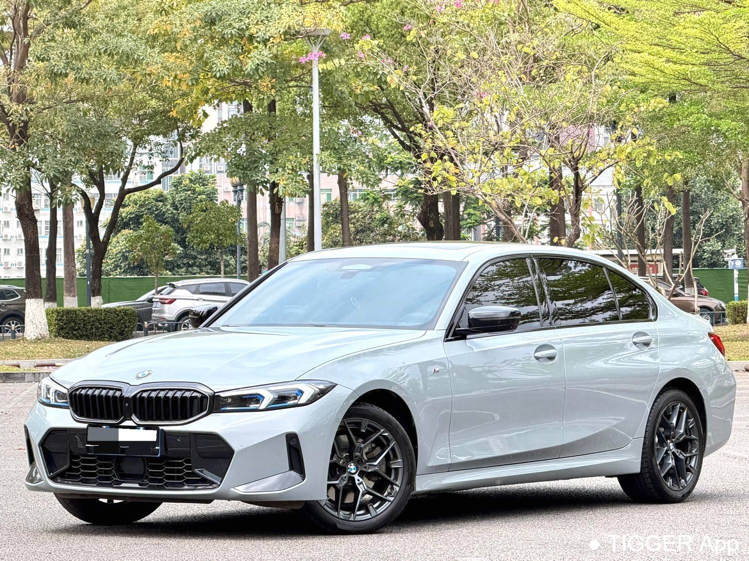 BMW 2025 3 Series 330Li Exclusive M Sports Night Set