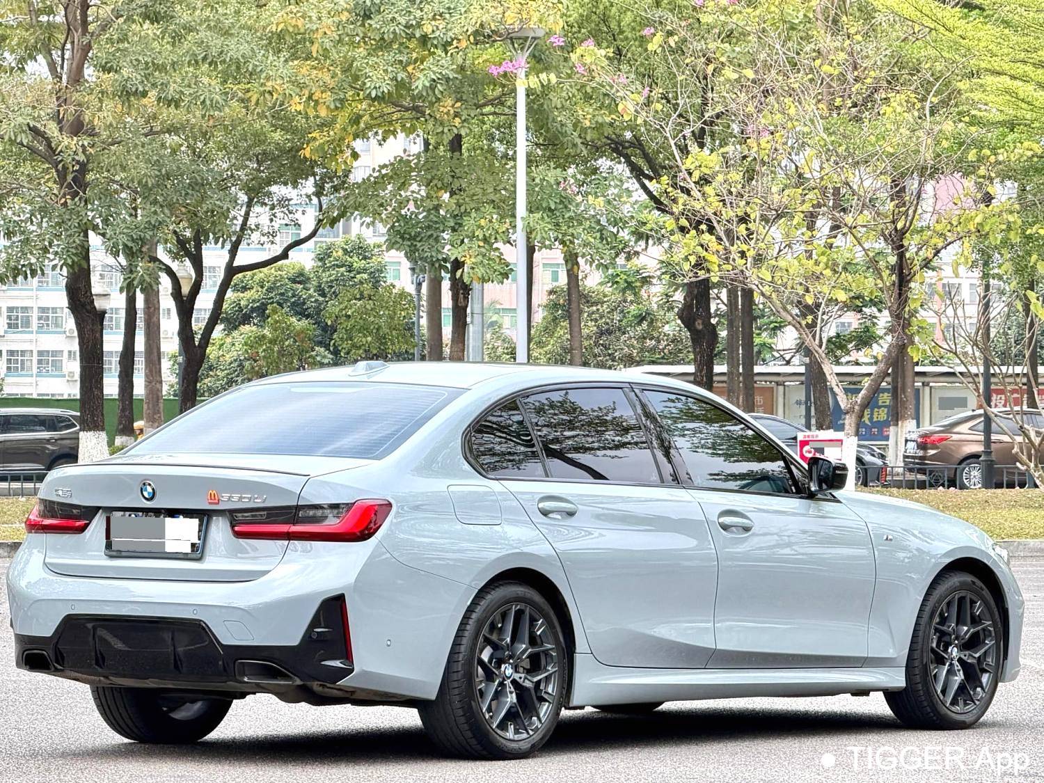 BMW 2025 3 Series 330Li Exclusive M Sports Night Set