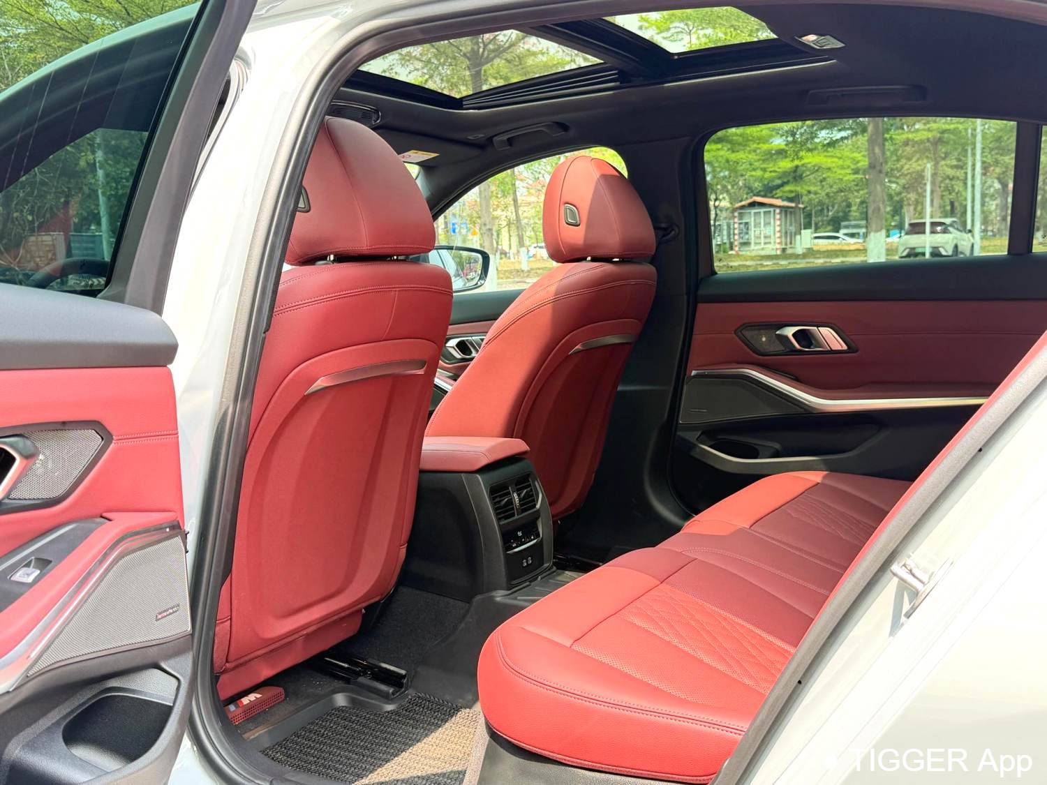 BMW 2025 3 Series 330Li Exclusive M Sports Night Set