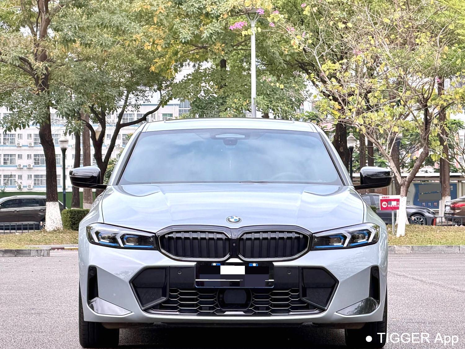 BMW 2025 3 Series 330Li Exclusive M Sports Night Set