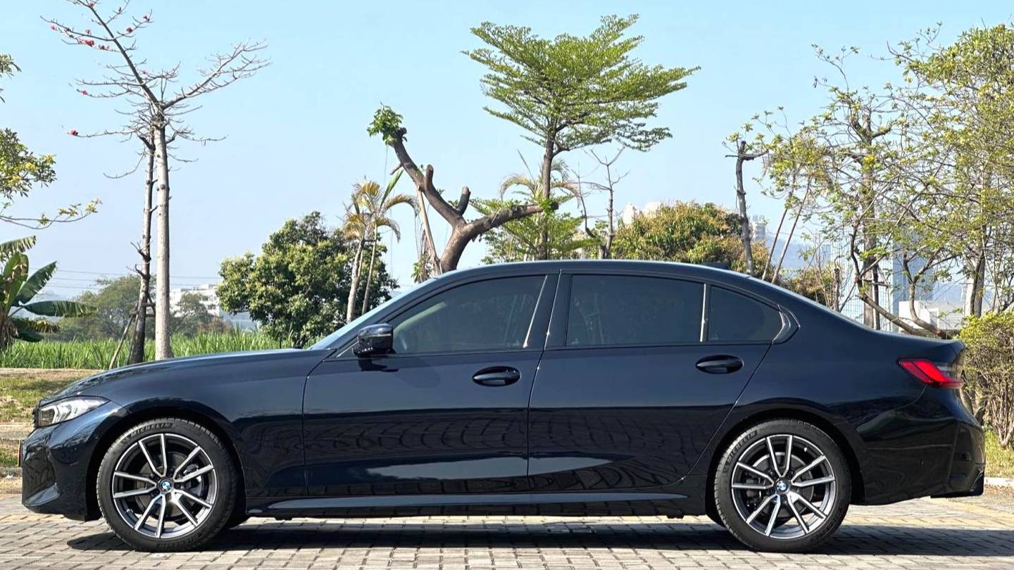 BMW 2023 3 Series 325Li M Sport Package