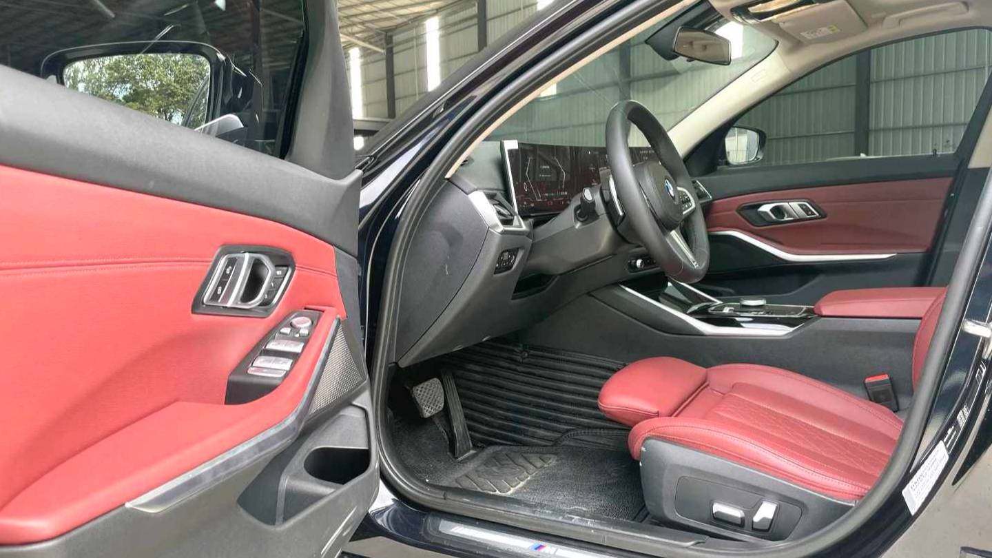 BMW 2023 3 Series 320Li M Sports Package