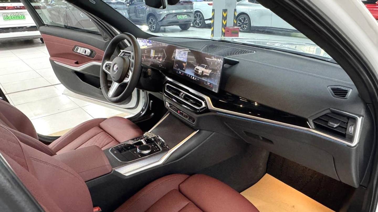 BMW 2024 3 Series 325i M Sports Night Set