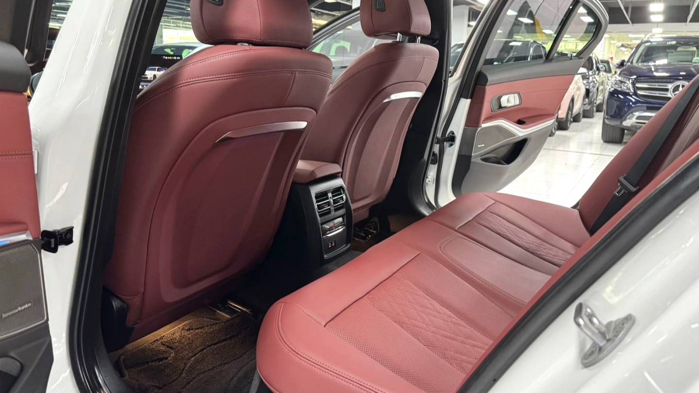 BMW 2024 3 Series 325i M Sports Night Set