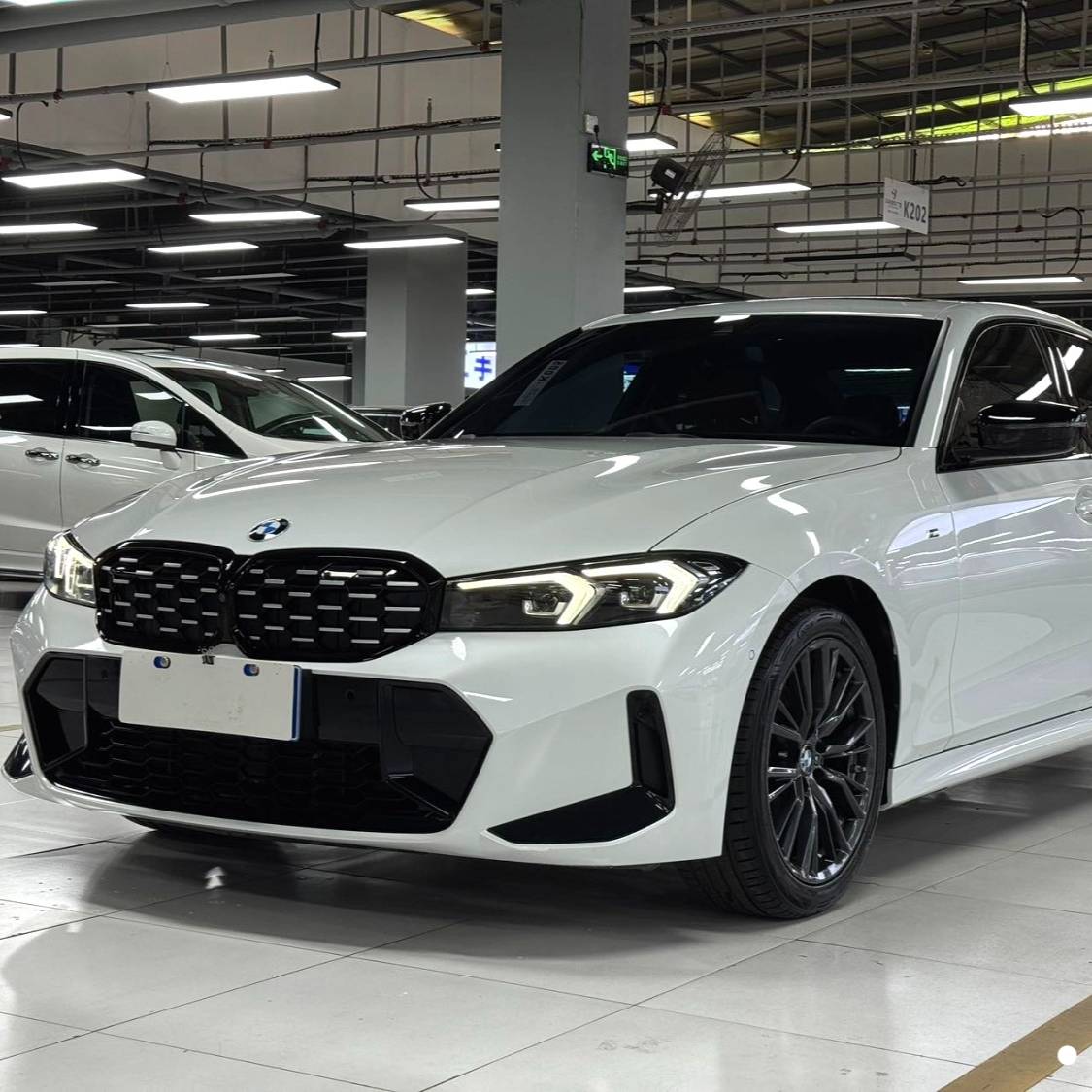 BMW 2024 3 Series 325i M Sports Night Set سيارة مستعملة