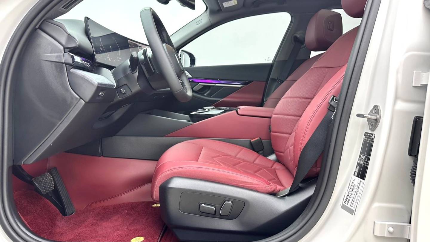 BMW 2024 5 Series 530Li Leading Luxury Package