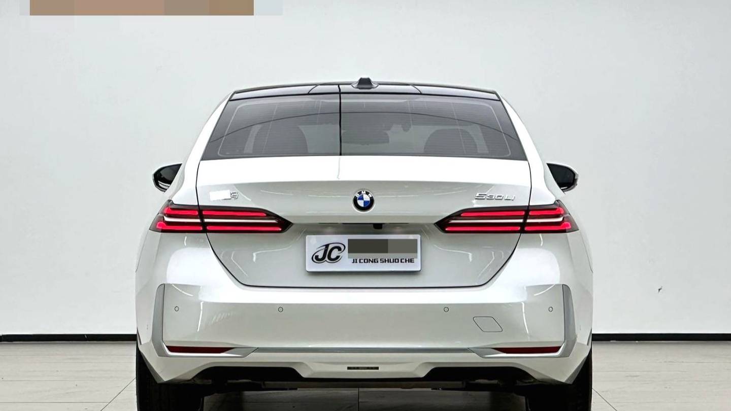 BMW 2024 5 Series 530Li Leading Luxury Package