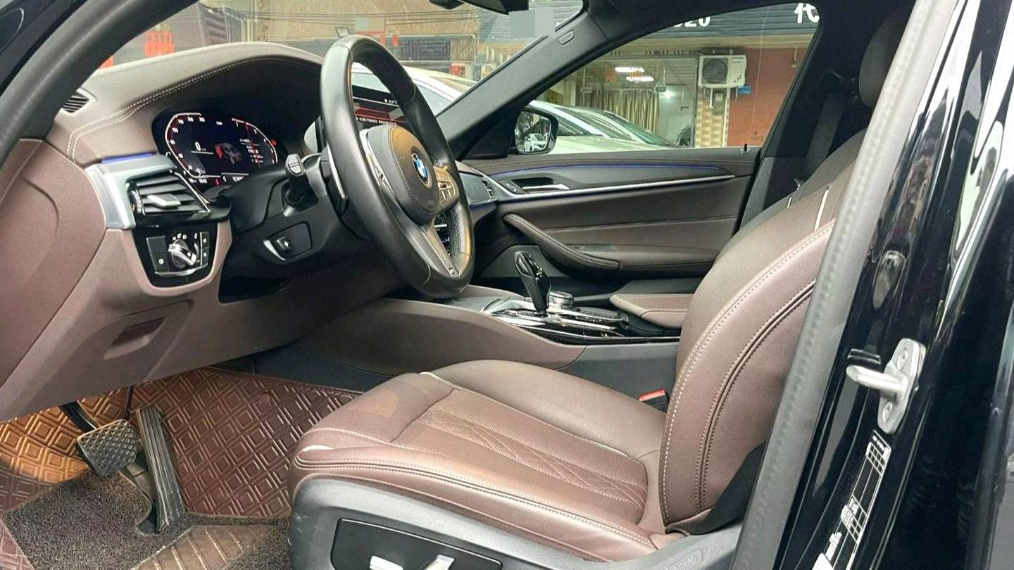 BMW 2023 5 Series 530Li Leading Model M Sport Set