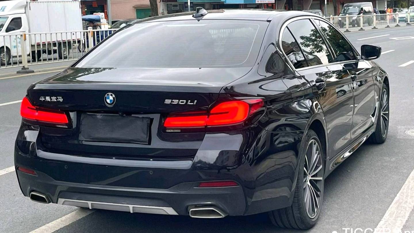 BMW 2023 5 Series 530Li Leading Model M Sport Set