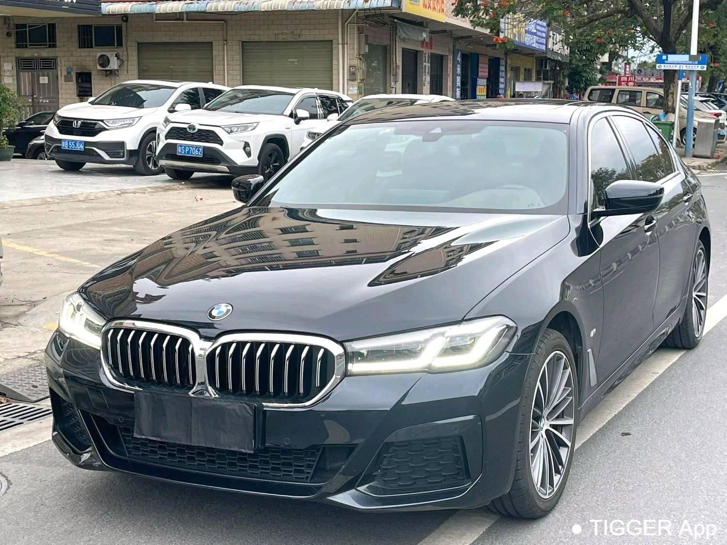 BMW 2023 5 Series 530Li Leading Model M Sport Set