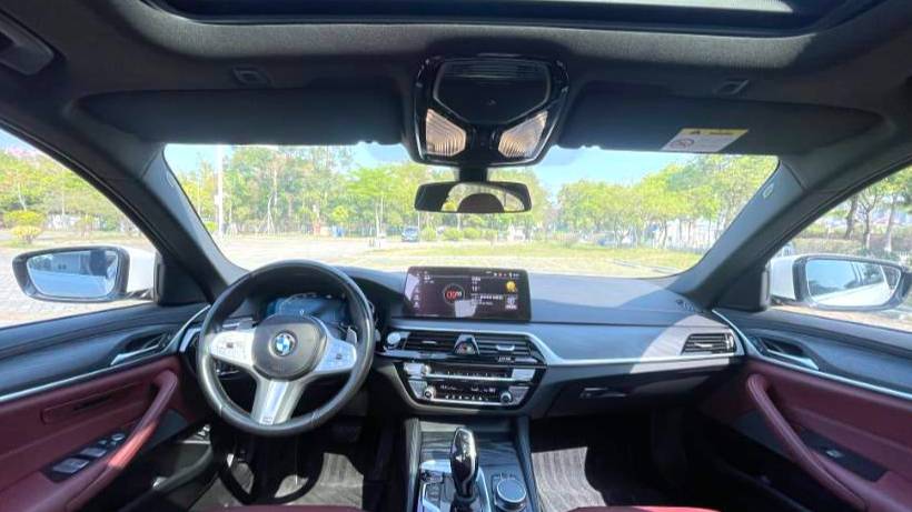 BMW 2023 5 Series 530Li Leading Model M Sport Set