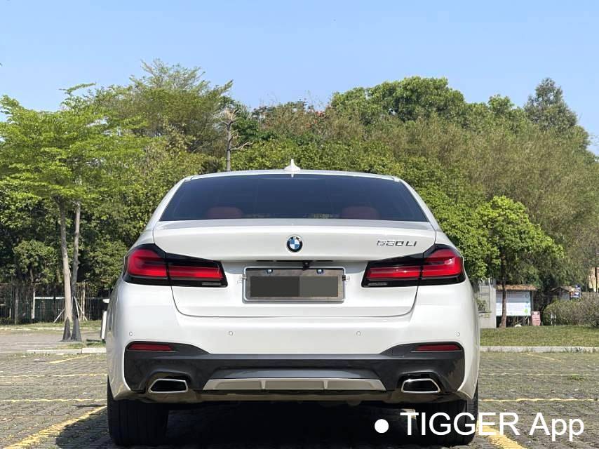 BMW 2023 5 Series 530Li Leading Model M Sport Set