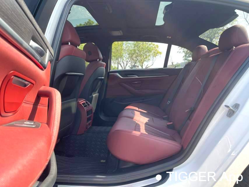 BMW 2023 5 Series 530Li Leading Model M Sport Set