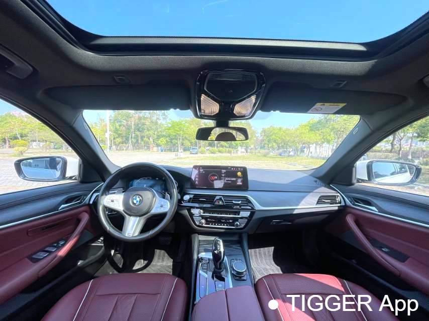 BMW 2023 5 Series 530Li Leading Model M Sport Set