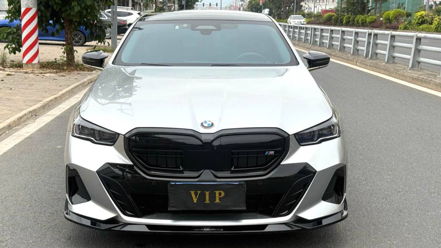 BMW 2024 5 Series 530Li Exclusive M Sport Set