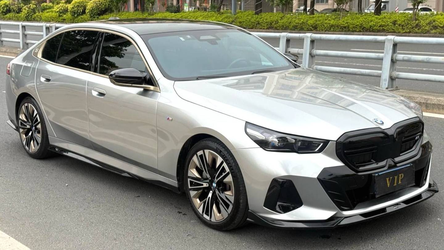 BMW 2024 5 Series 530Li Exclusive M Sport Set