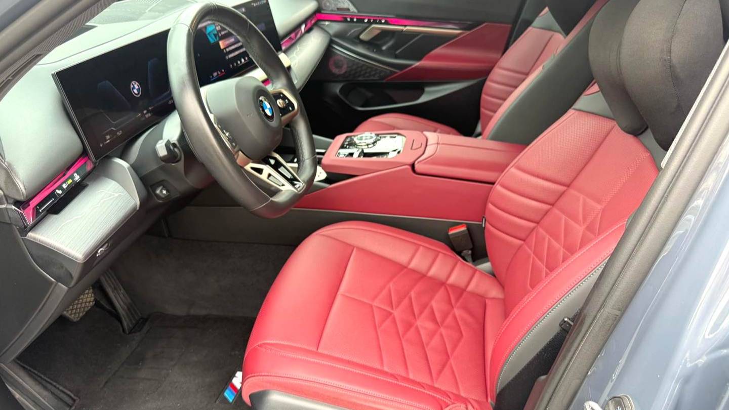 BMW 2024 5 Series 530Li Exclusive M Sport Set