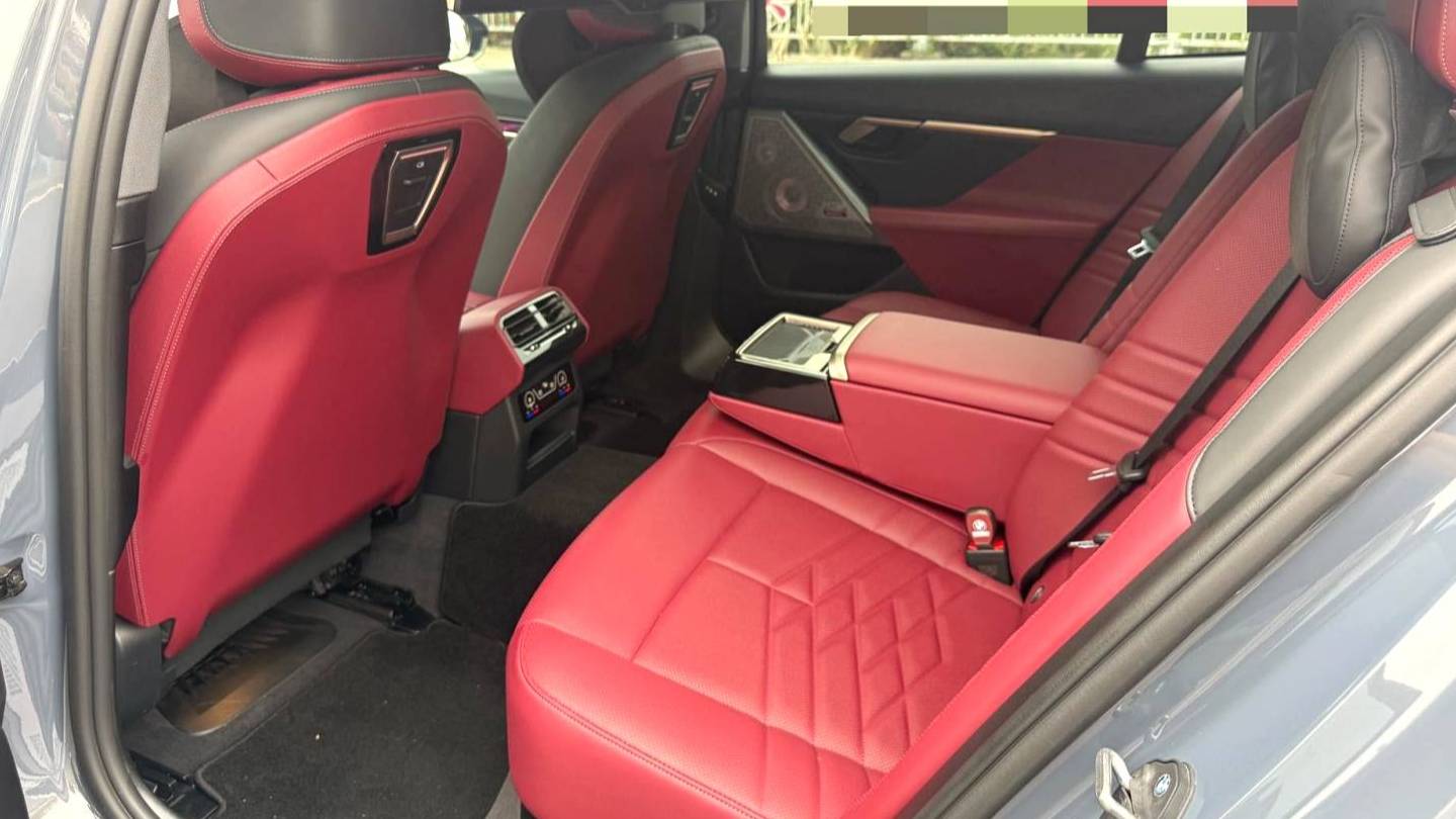 BMW 2024 5 Series 530Li Exclusive M Sport Set