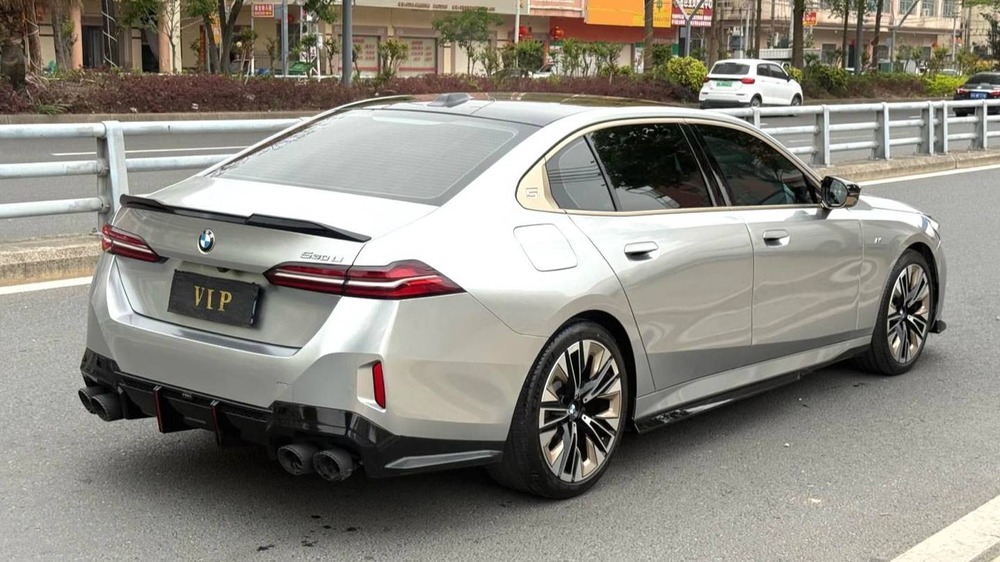 BMW 2024 5 Series 530Li Exclusive M Sport Set