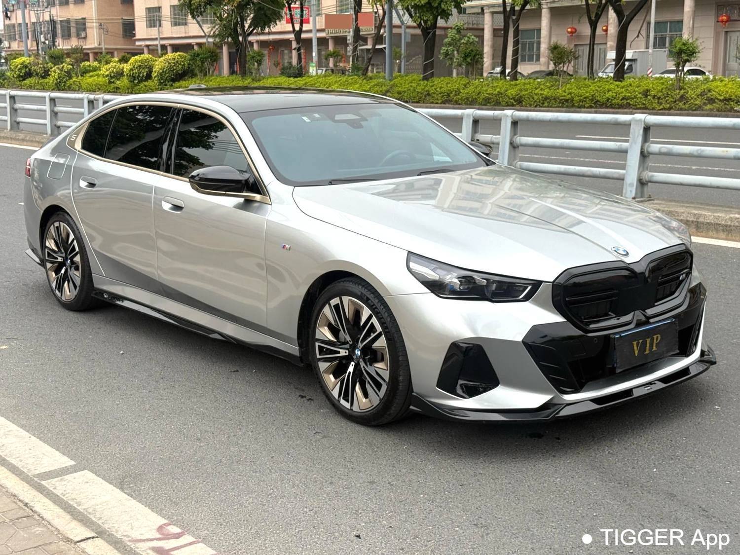 BMW 2024 5 Series 530Li Exclusive M Sport Set