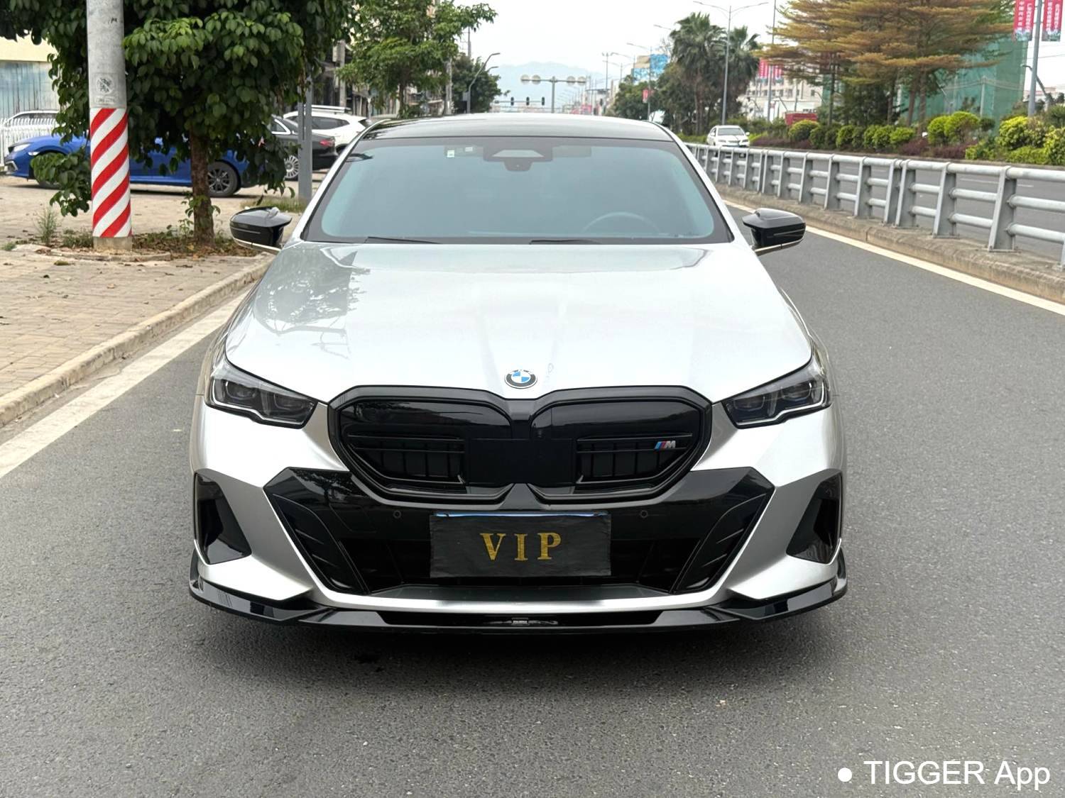 BMW 2024 5 Series 530Li Exclusive M Sport Set