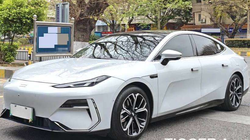 GALAXY 2025 E8 700km long-distance intelligent driving version