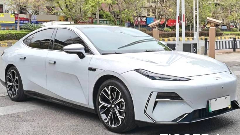 GALAXY 2025 E8 700km long-distance intelligent driving version