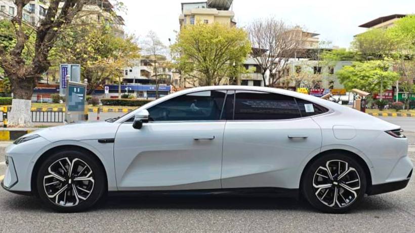 GALAXY 2025 E8 700km long-distance intelligent driving version