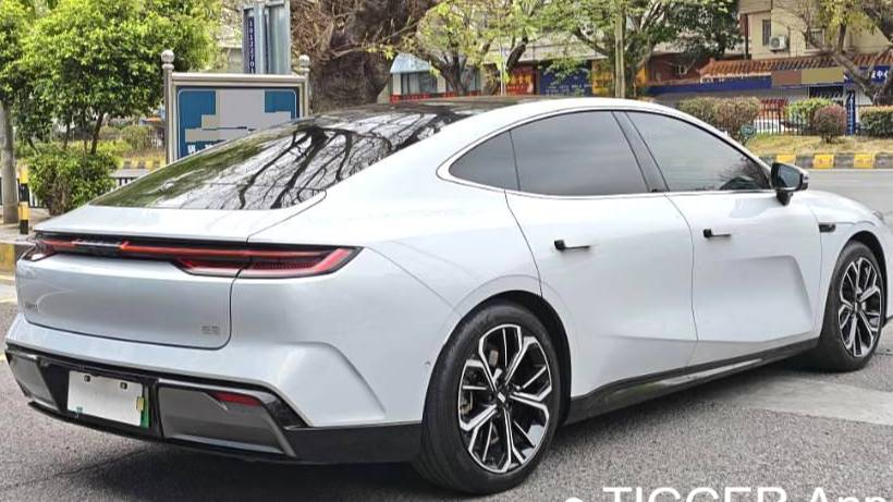 GALAXY 2025 E8 700km long-distance intelligent driving version