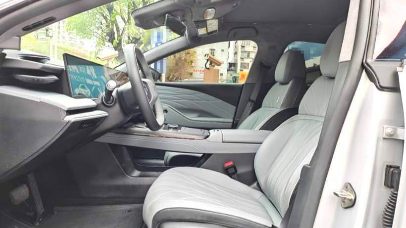 GALAXY 2025 E8 700km long-distance intelligent driving version