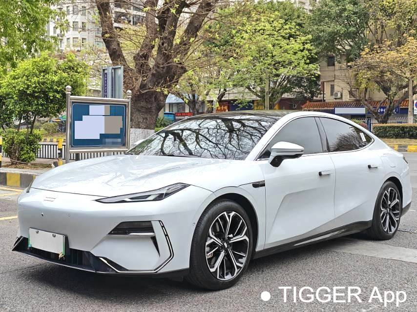 GALAXY 2025 E8 700km long-distance intelligent driving version