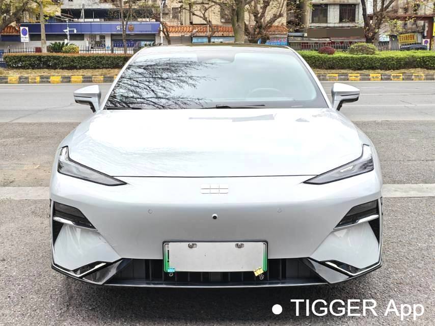 GALAXY 2025 E8 700km long-distance intelligent driving version