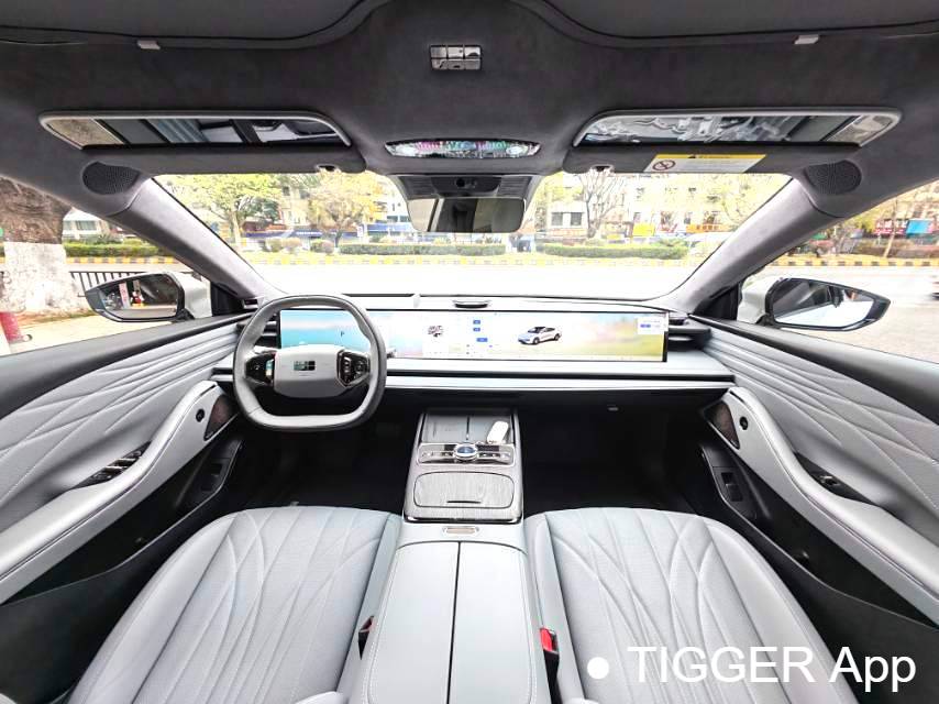 GALAXY 2025 E8 700km long-distance intelligent driving version