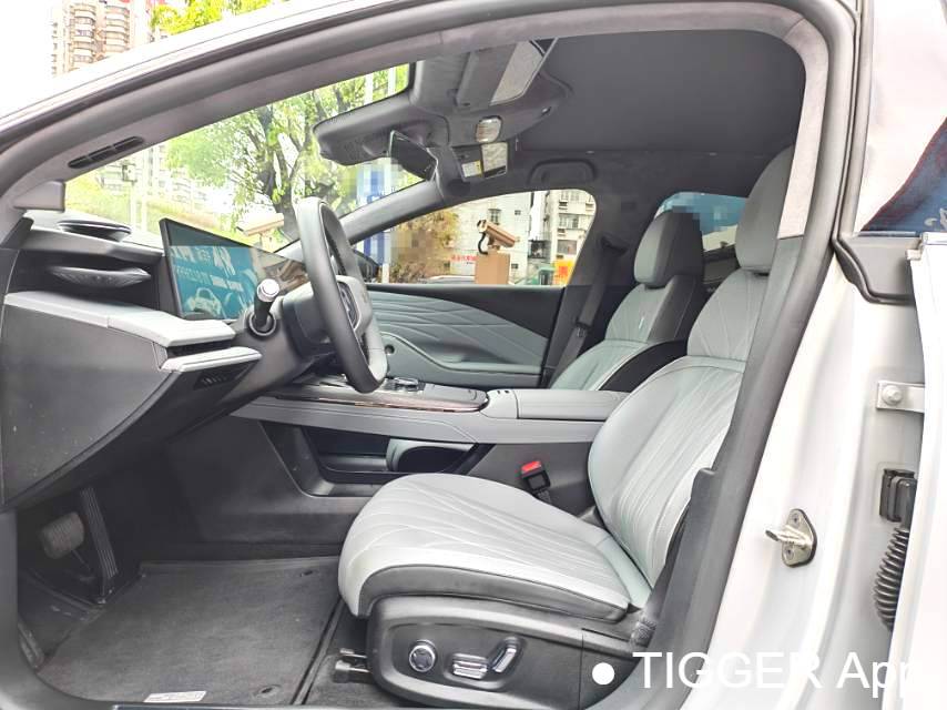 GALAXY 2025 E8 700km long-distance intelligent driving version