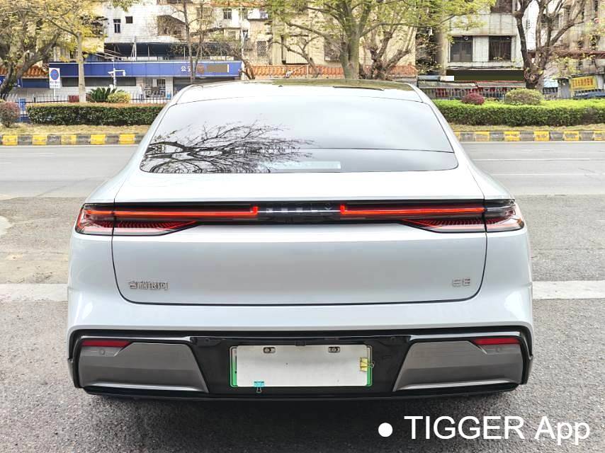 GALAXY 2025 E8 700km long-distance intelligent driving version