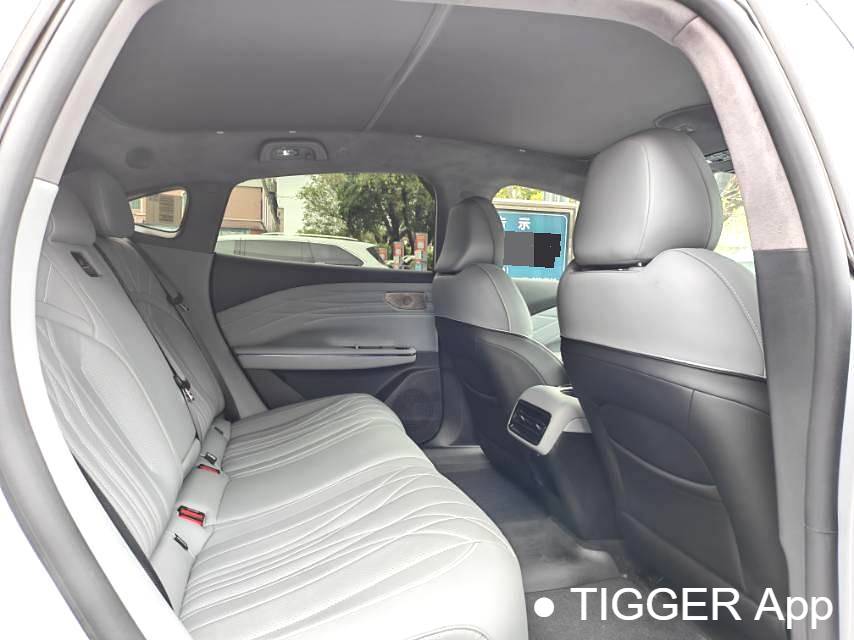 GALAXY 2025 E8 700km long-distance intelligent driving version